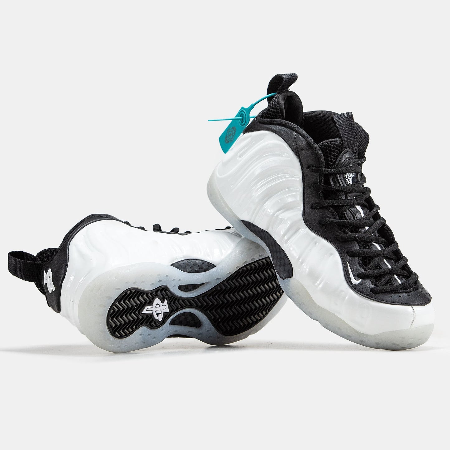 Nike Air Foamposite White Black