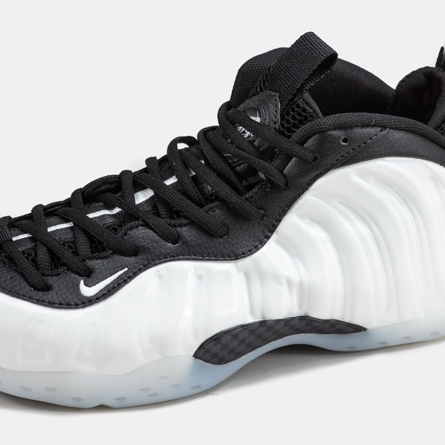 Nike Air Foamposite White Black