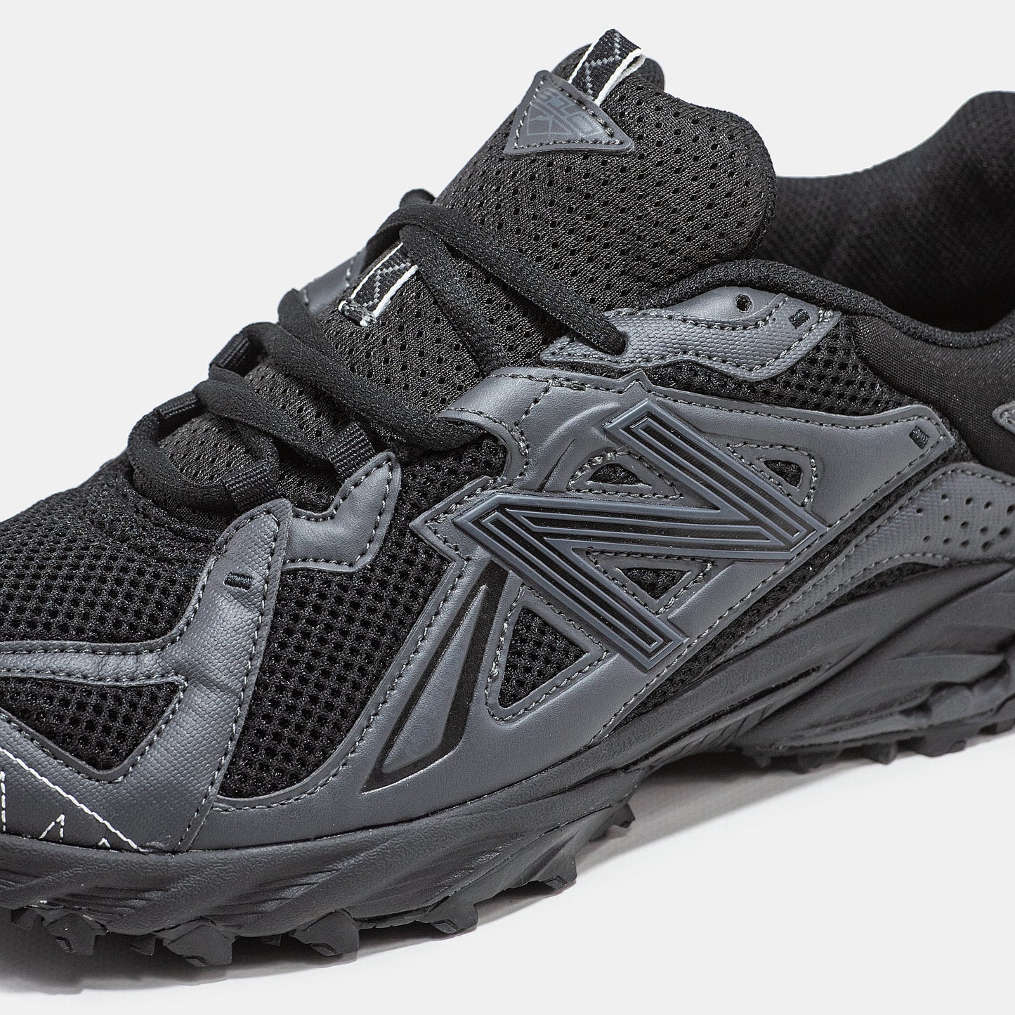 New Balance 610 Black