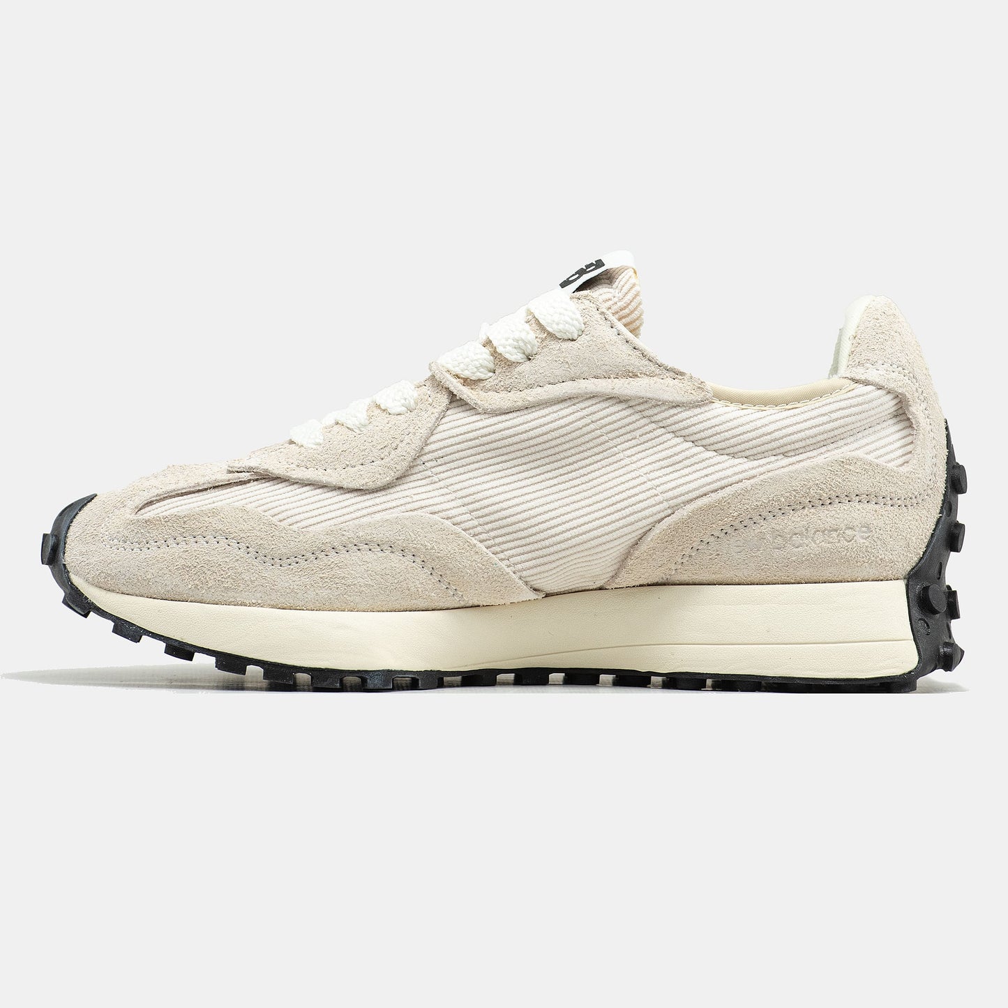 New Balance 327 Beige