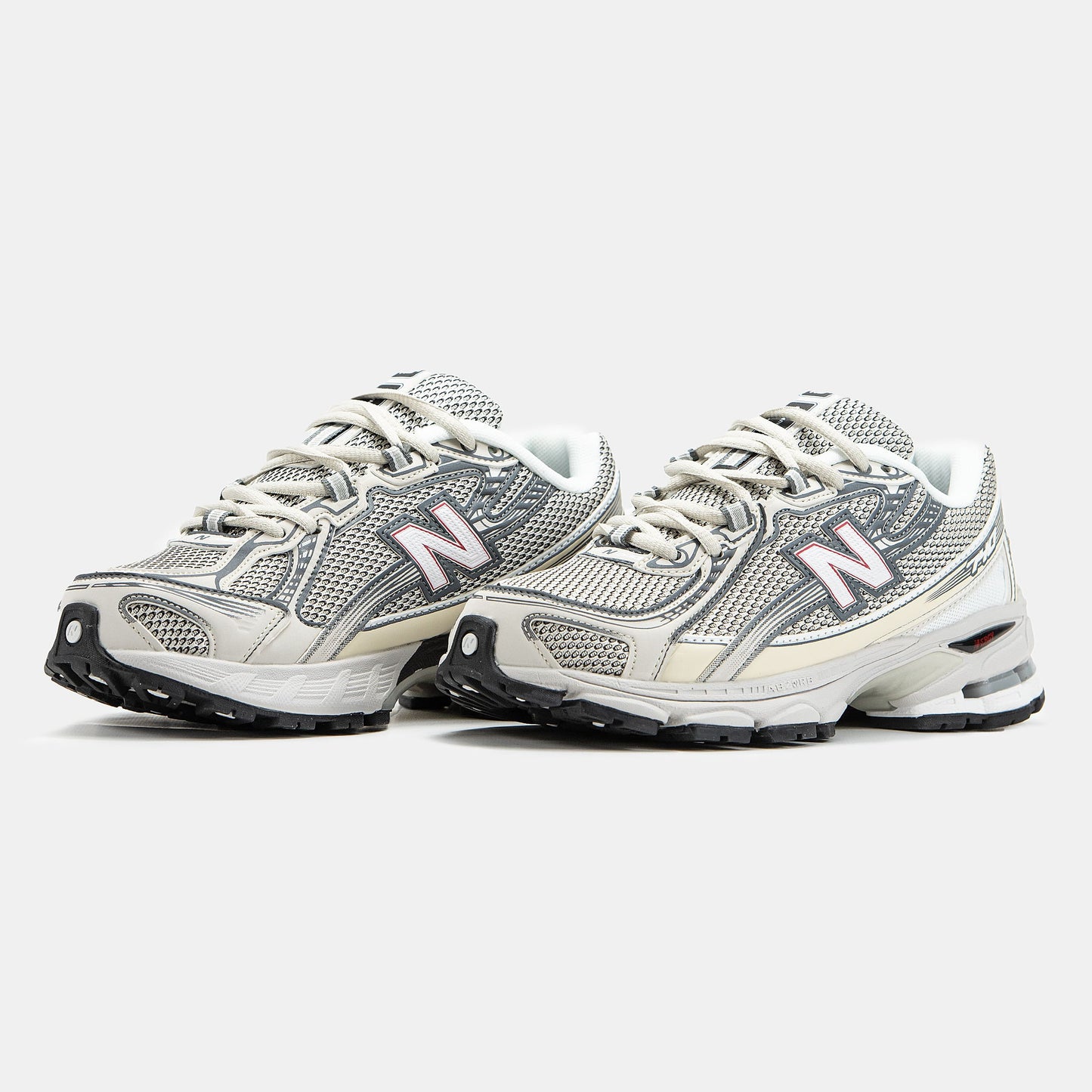 New Balance 740 Cream
