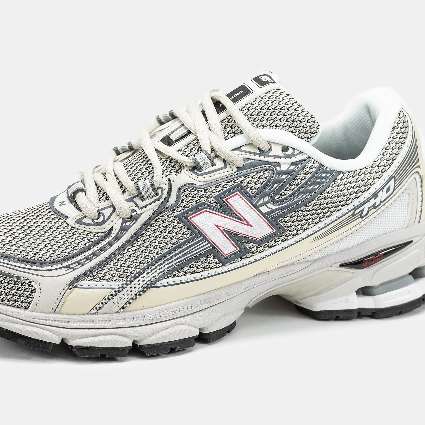 New Balance 740 Cream