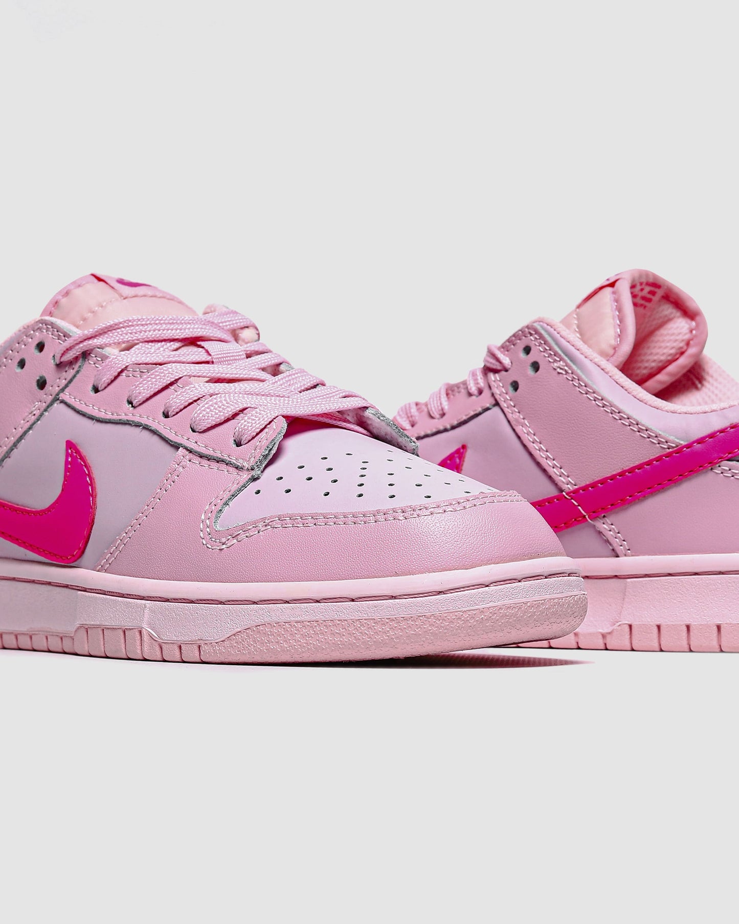 Nike SB Dunk Low GS Triple Pink