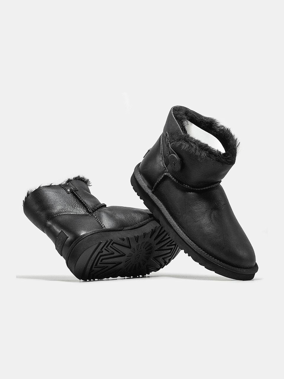 UGG Classic Mini Bailey Button Black