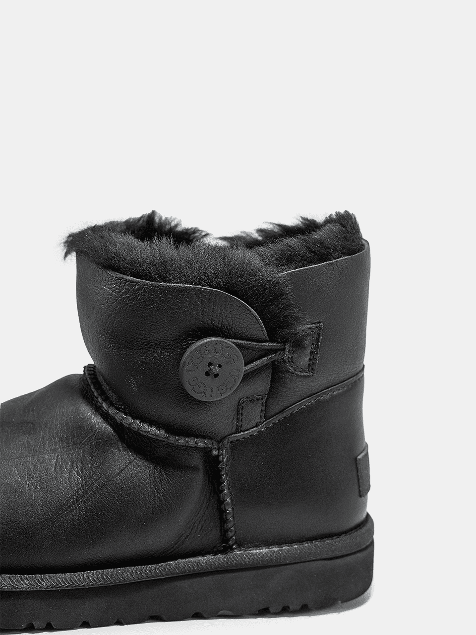 UGG Classic Mini Bailey Button Black