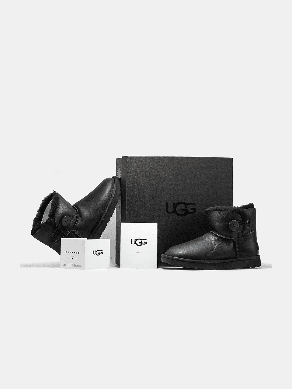 UGG Classic Mini Bailey Button Black