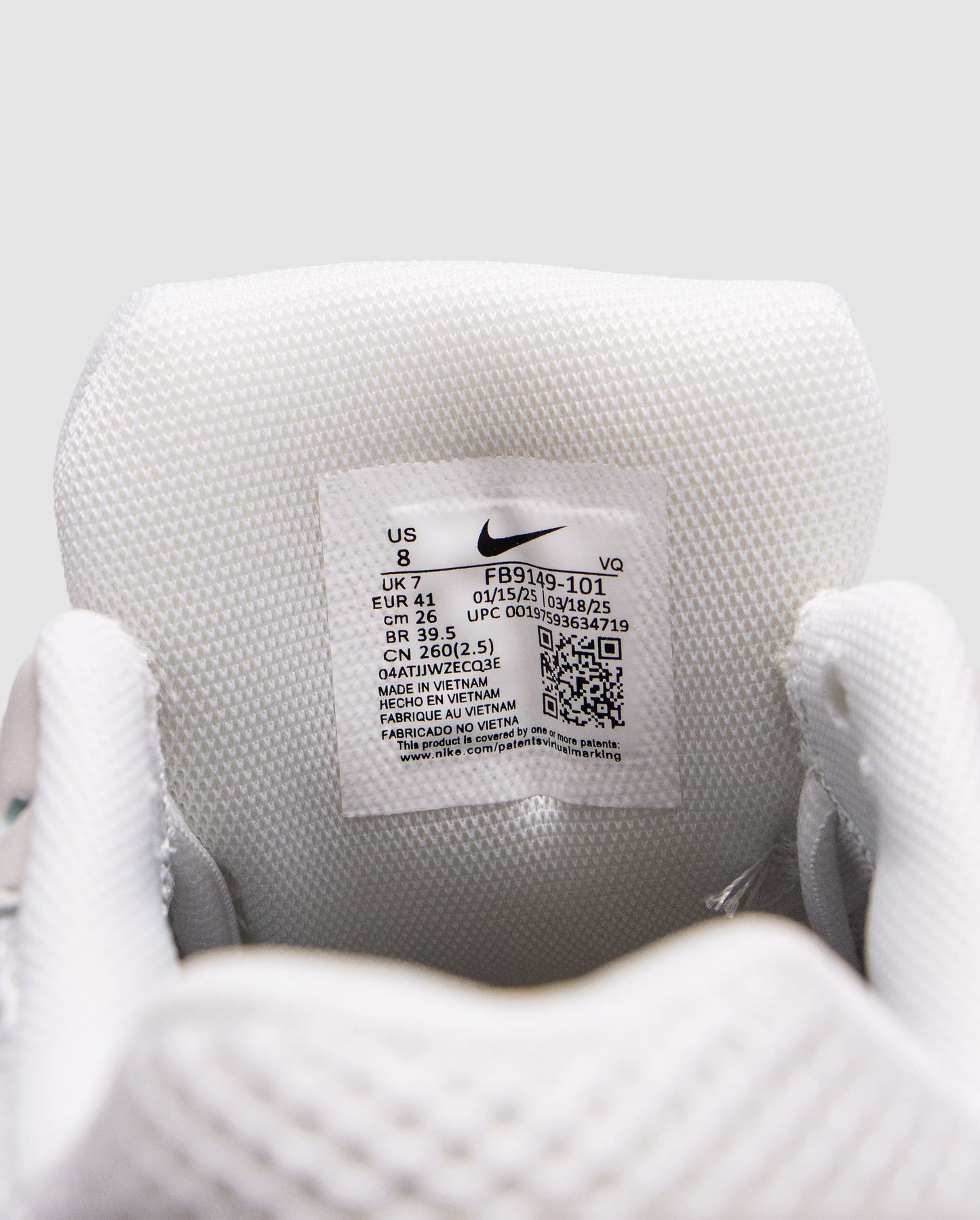 Nike Zoom Vomero 5 White Black Platinum Tint Metalic