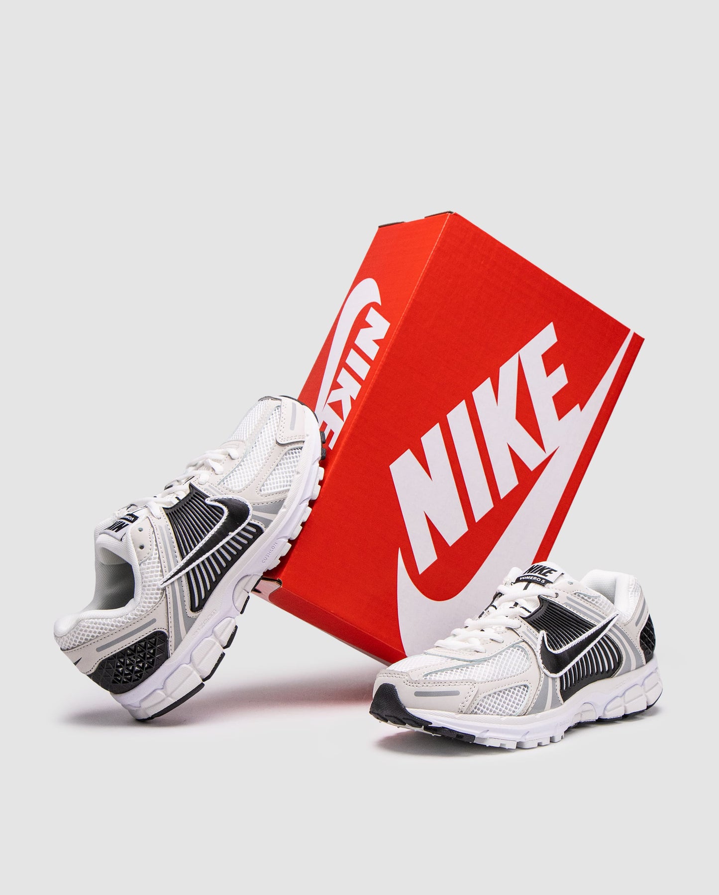 Nike Zoom Vomero 5 White Black Platinum Tint Metalic
