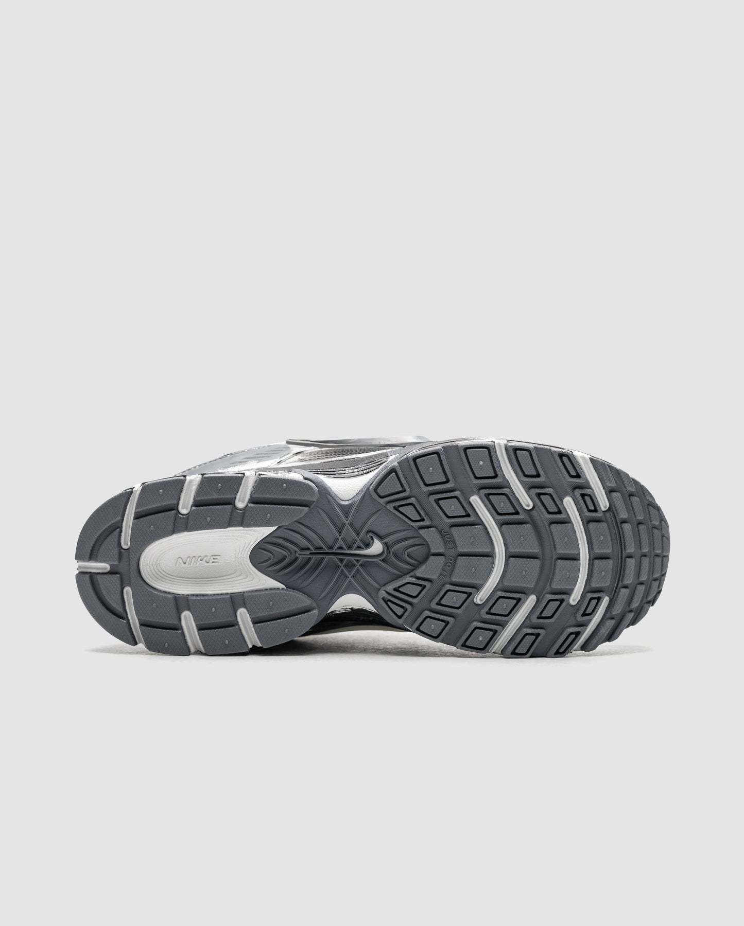 Nike Zoom Vomero V5 RNR Custom Grey