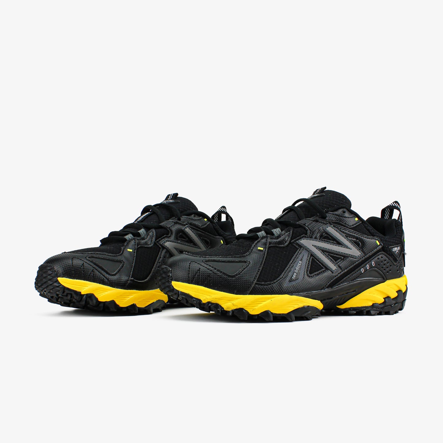 New Balance 610v1 GTX Black Honeycomb