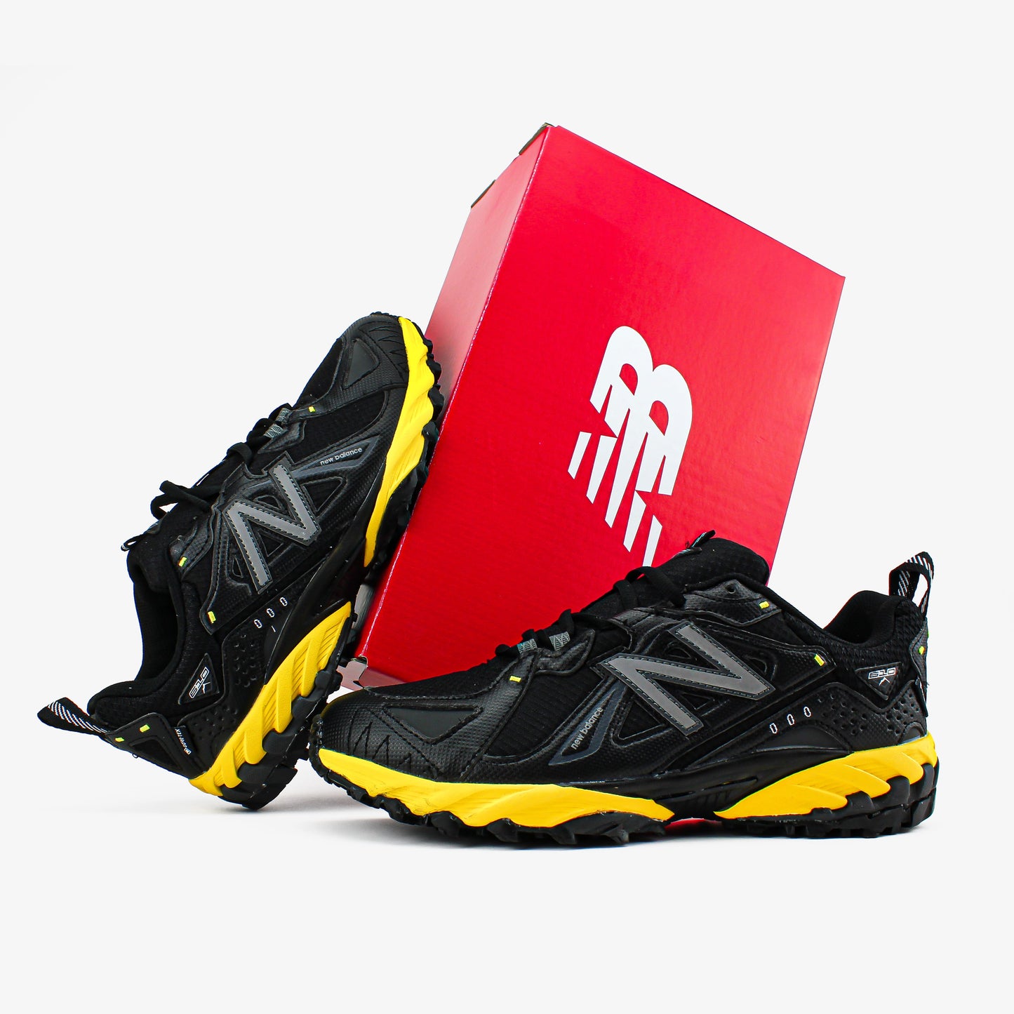 New Balance 610v1 GTX Black Honeycomb