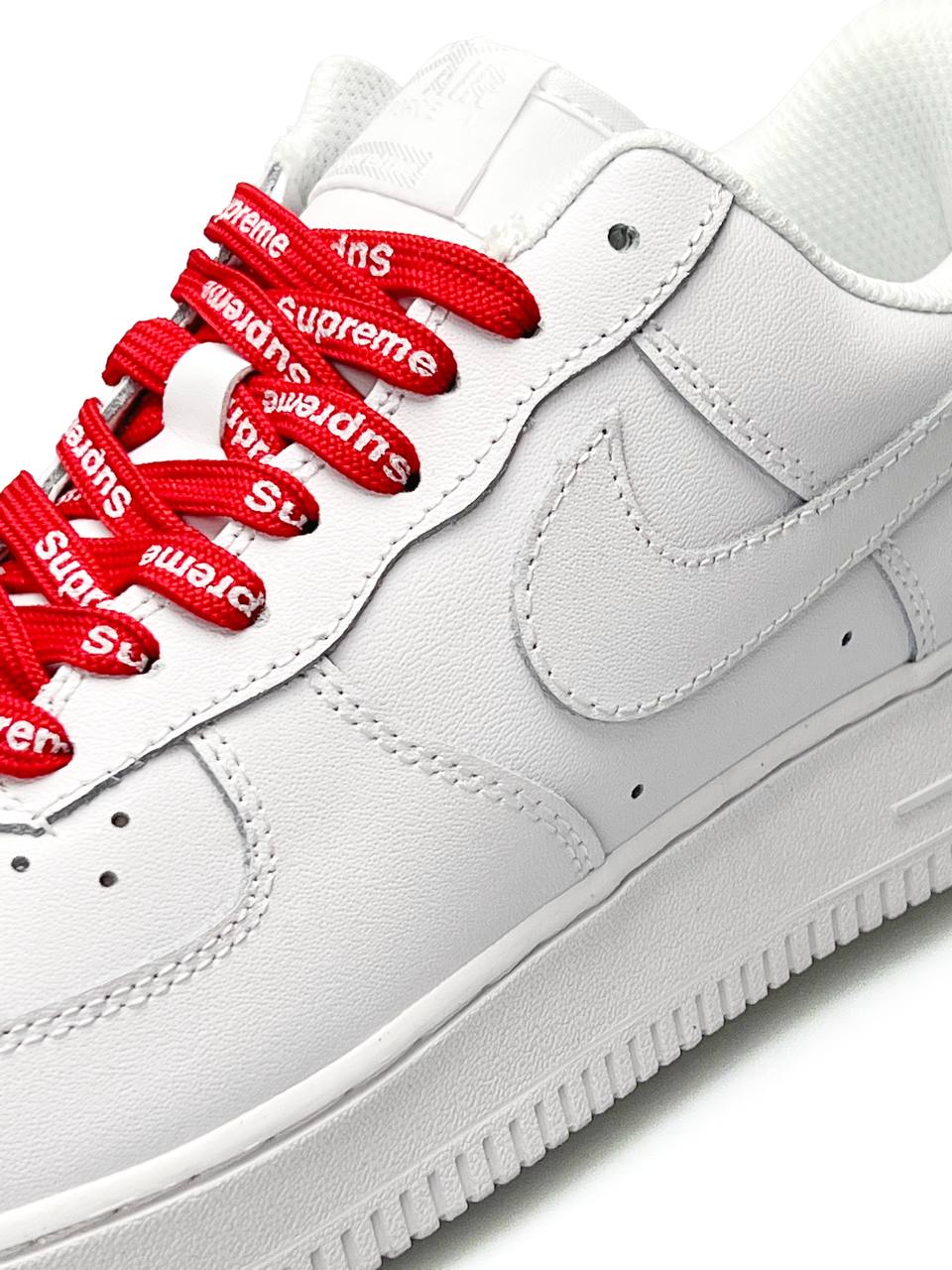 Nike Air Force 1 x Supreme White