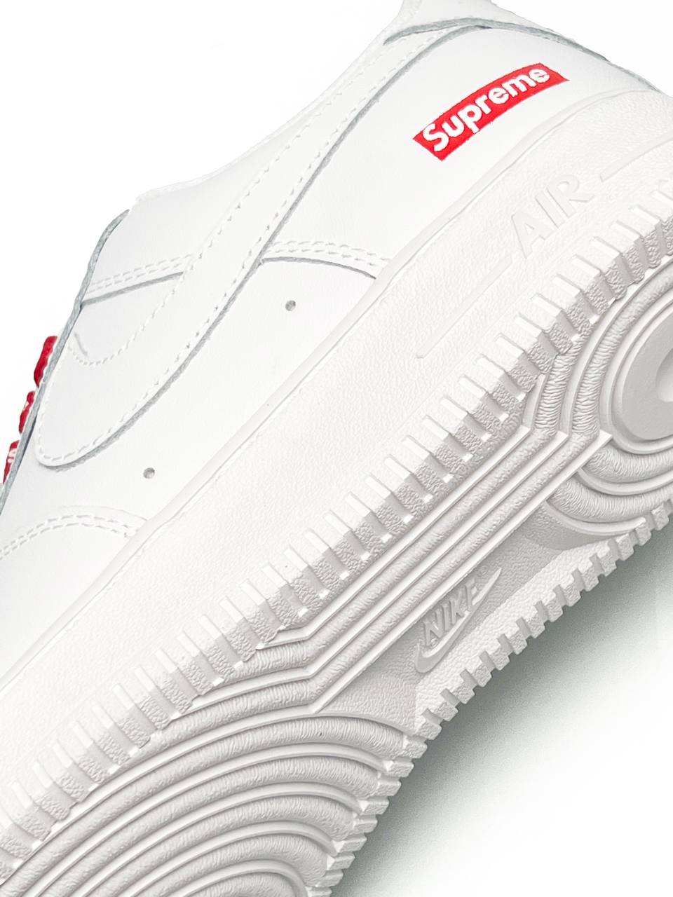 Nike Air Force 1 x Supreme White