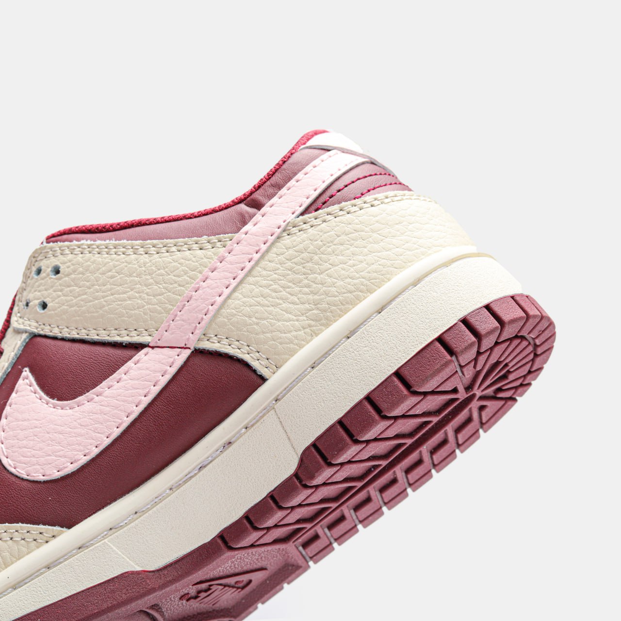 Nike SB Dunk Low PRM Valentine's Day / Beige Burgundy