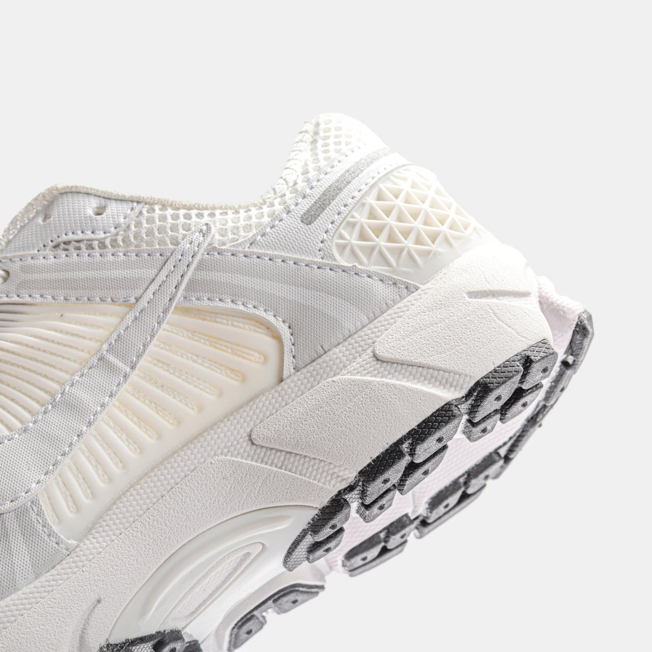 Nike Zoom Vomero 5 White