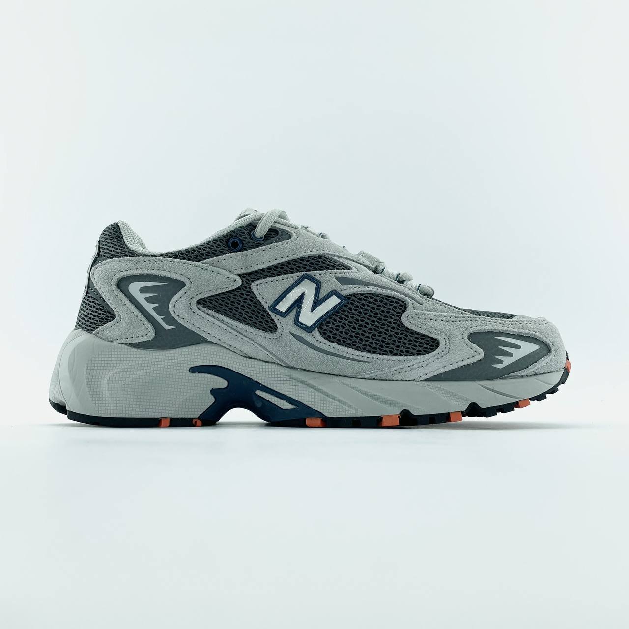 New Balance 725 Dark Grey