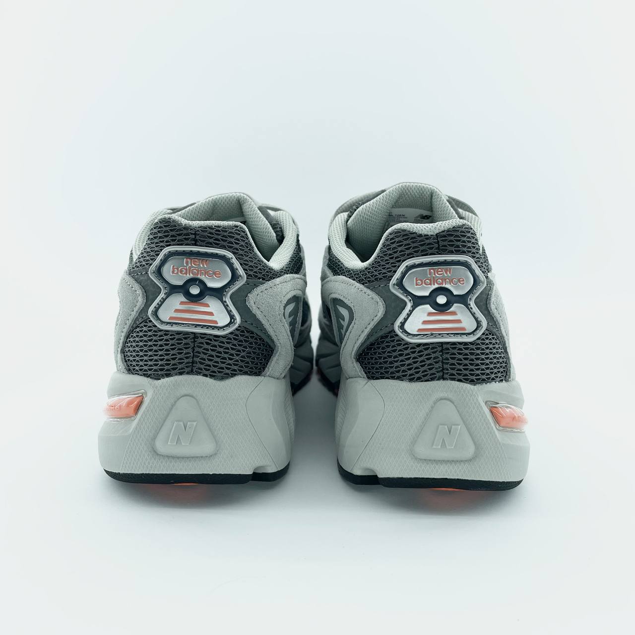 New Balance 725 Dark Grey