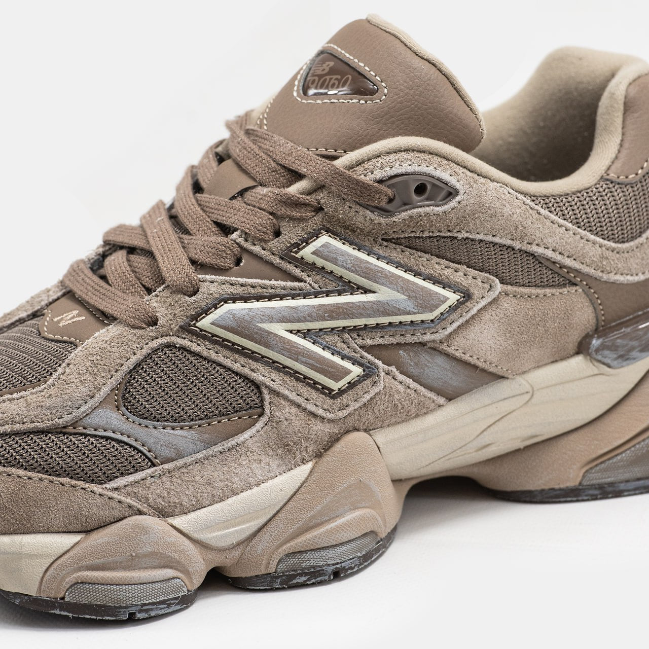 New Balance 9060 Brown / Mushroom