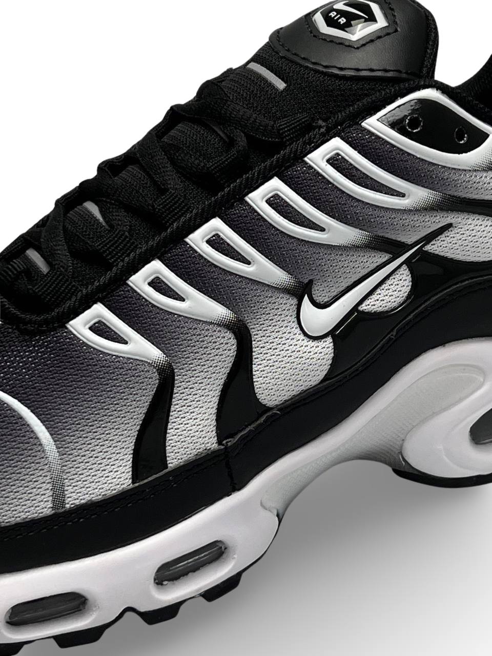 Nike Air Max Plus Black White Gradient