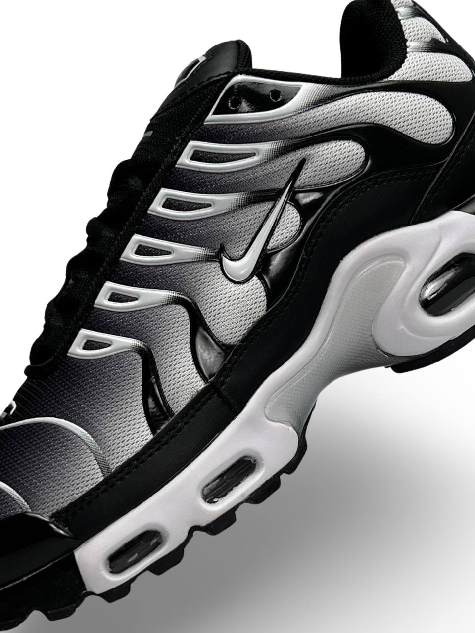 Nike Air Max Plus Black White Gradient