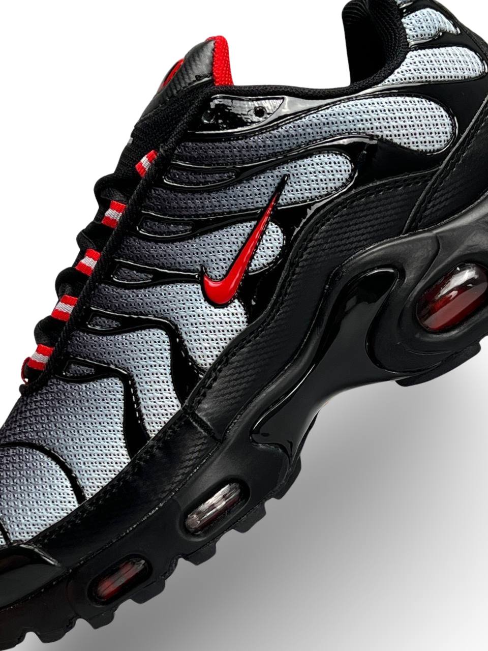 Nike Air Max Plus Black Gradient Red