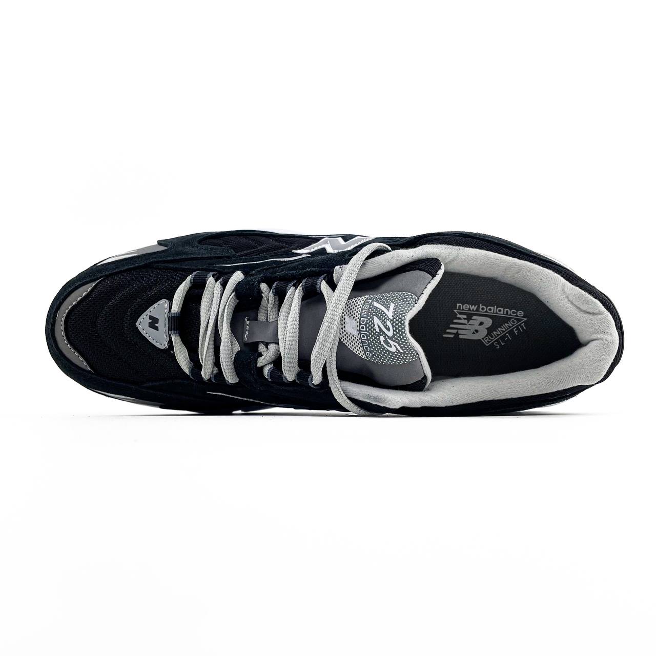 New Balance 725 Black White