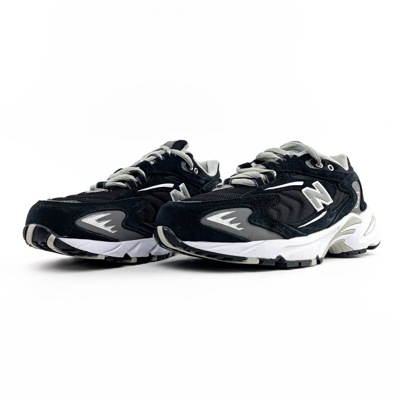 New Balance 725 Black White
