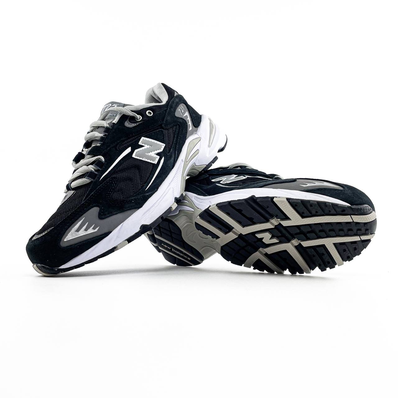 New Balance 725 Black White