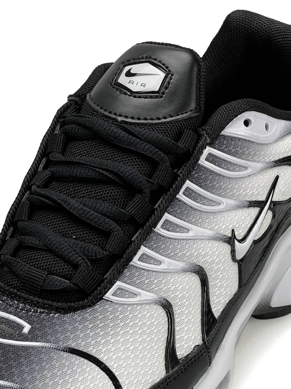 Nike Air Max Plus White Black Gradient
