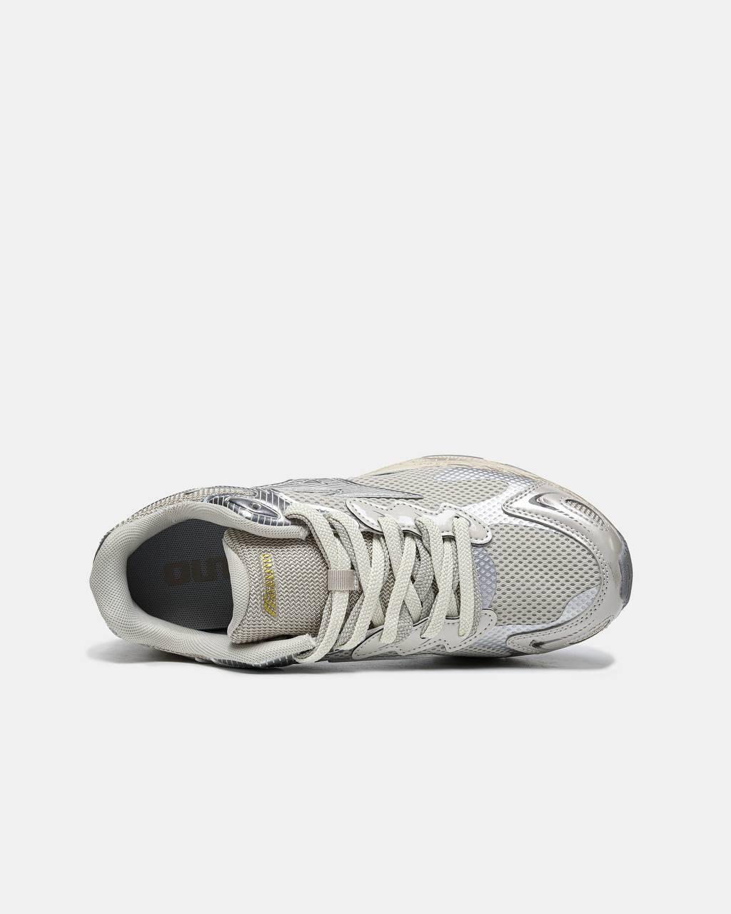 Mizuno Adventure Dirty White