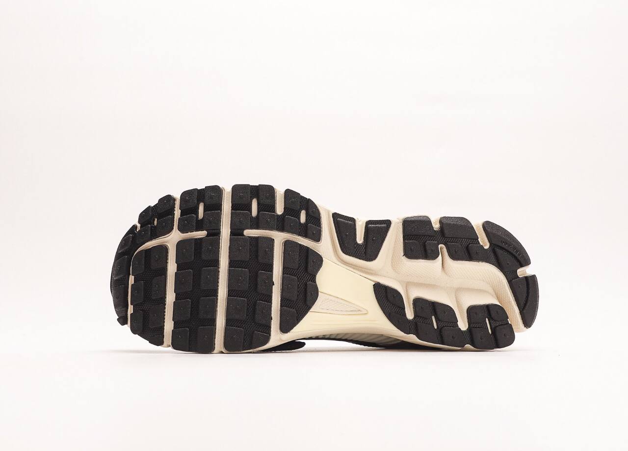 Nike Vomero 5 Timeless