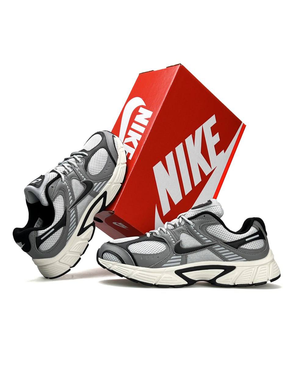 Nike V5 RNR Grey Beige