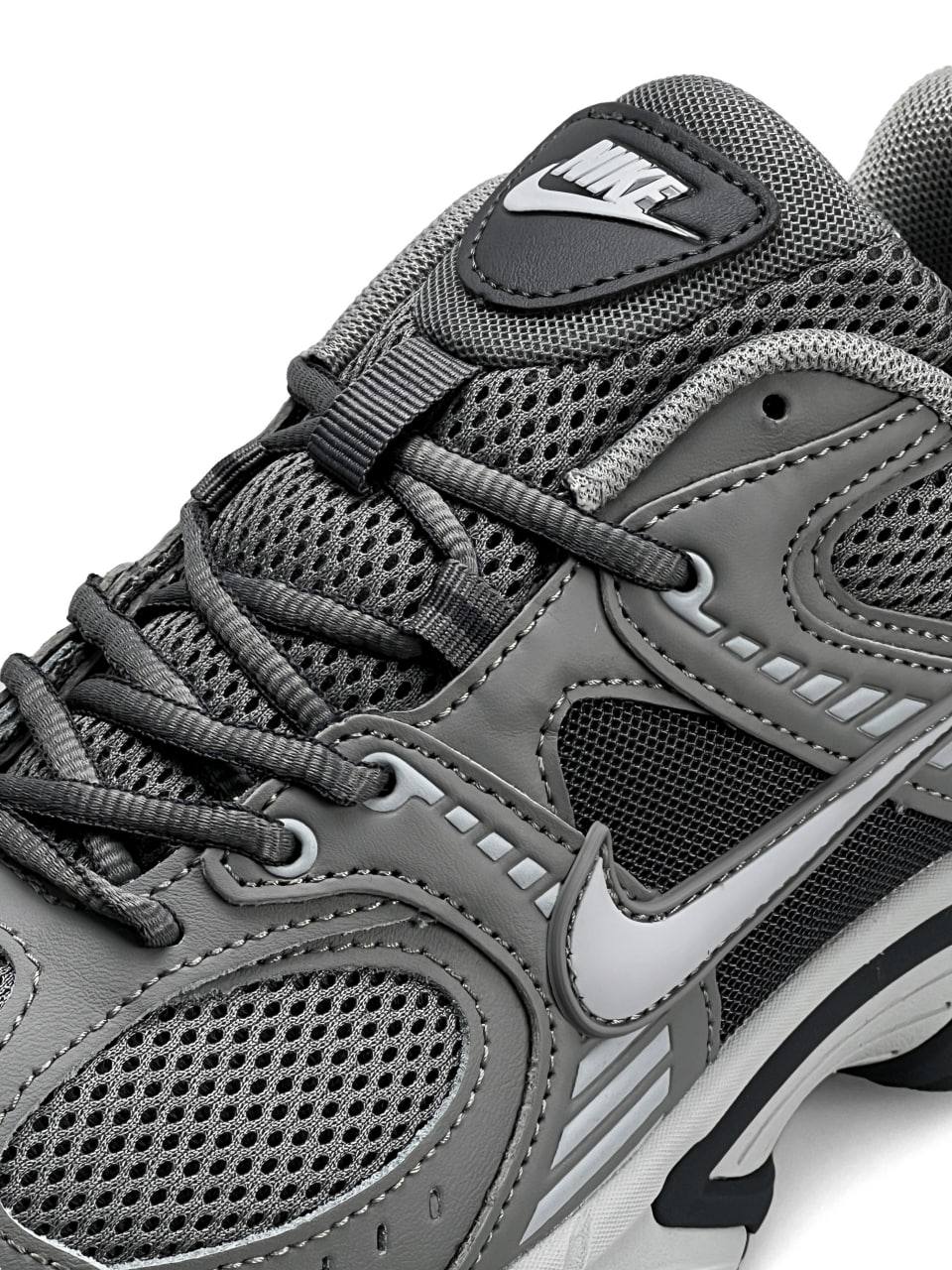 Nike V5 RNR Grey
