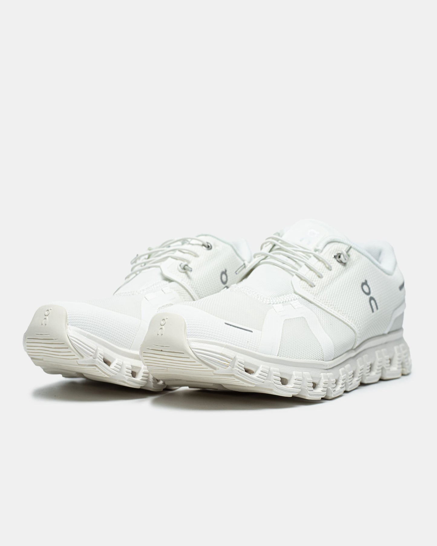 ON Running Cloud 6 All White