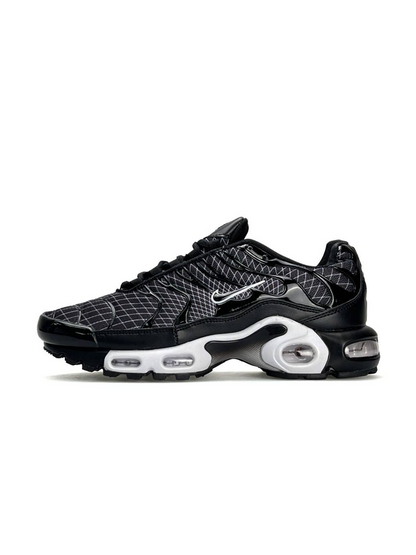 Nike Air Max Plus Black White Line