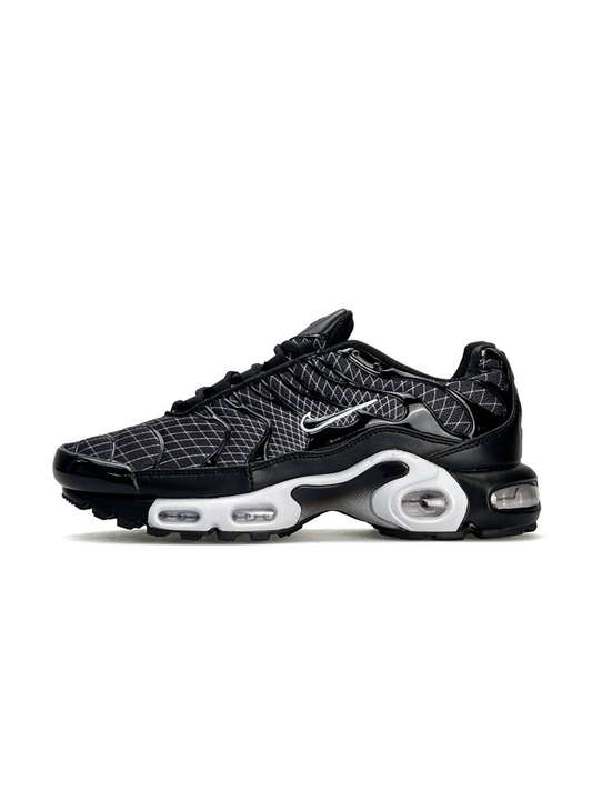 Nike Air Max Plus Black White Line