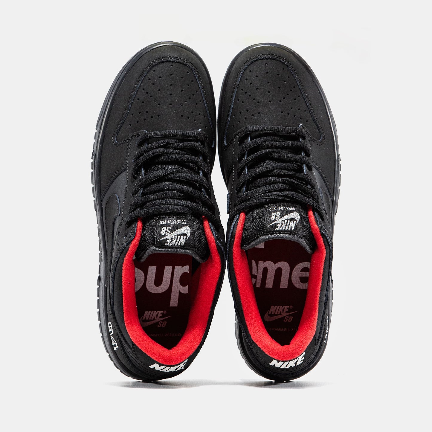 Nike SB Dunk x Supreme Black Red