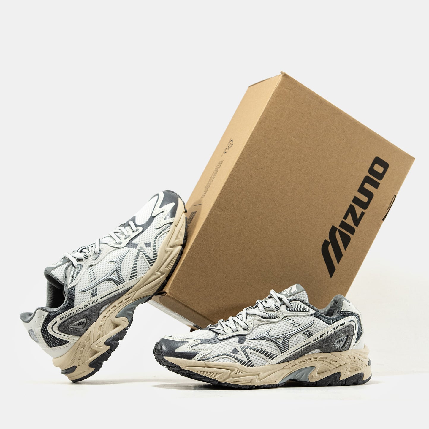 Mizuno Adventure White Grey