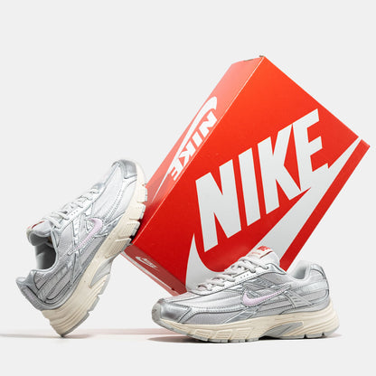 Nike Initiator Grey Pink Logo