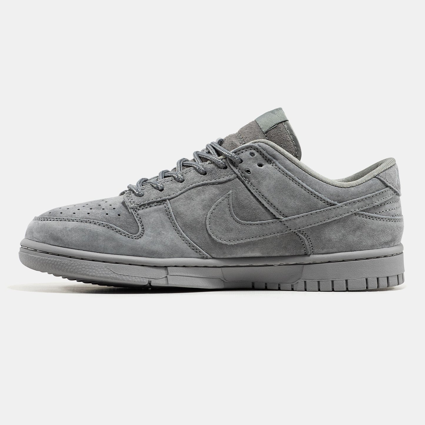 Nike SB Dunk Low x Supreme Grey