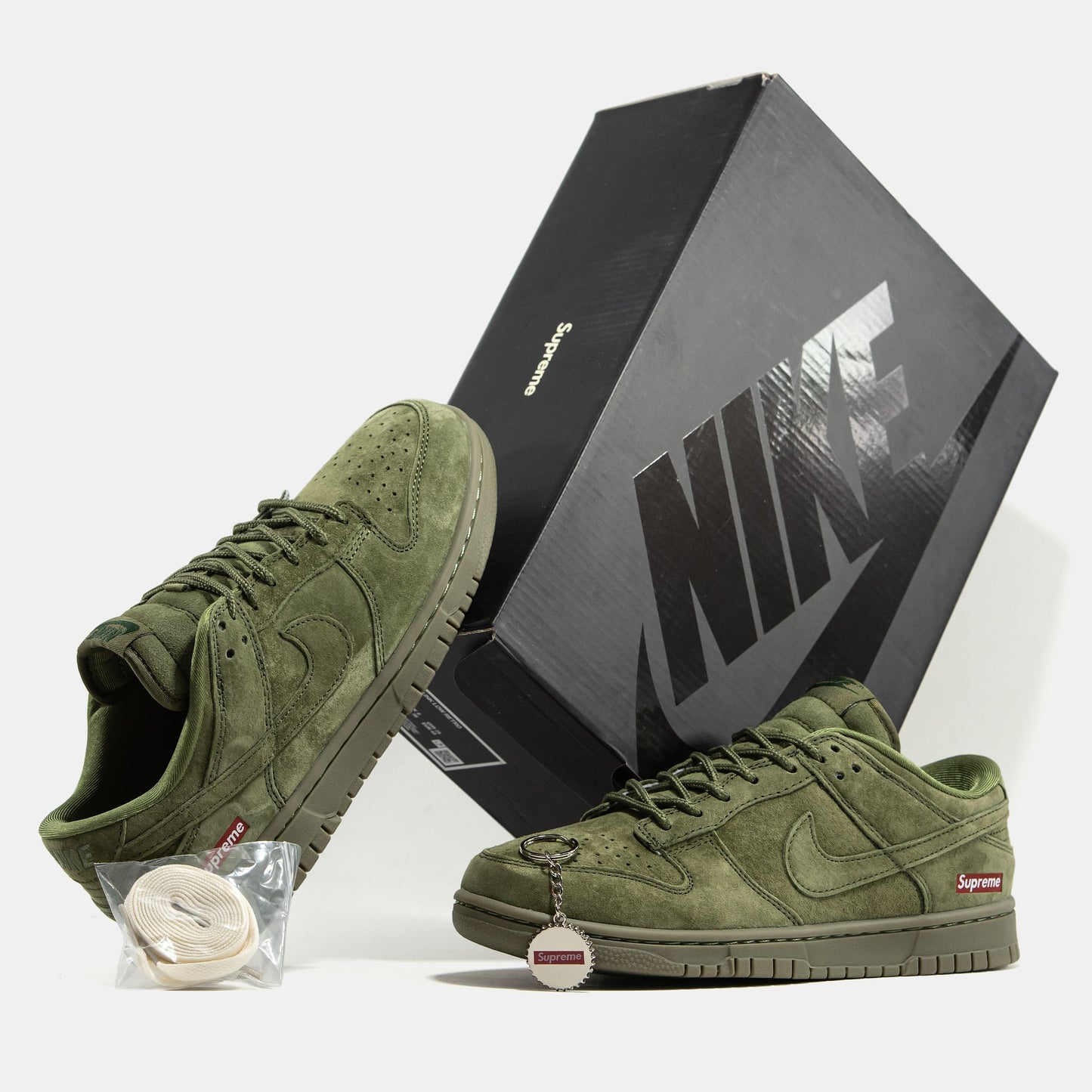 Nike SB Dunk Low x Supreme Olive