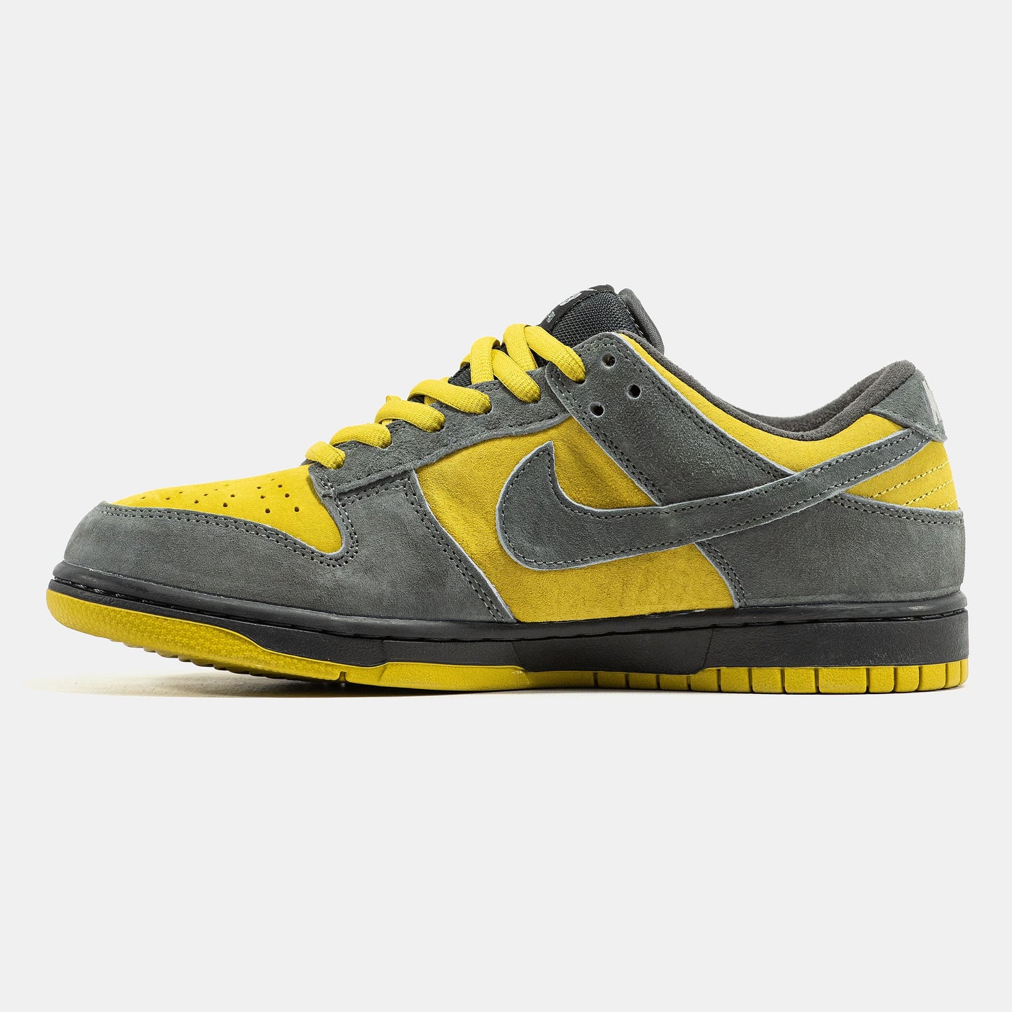 Nike SB Dunk Low x Supreme Grey Yellow