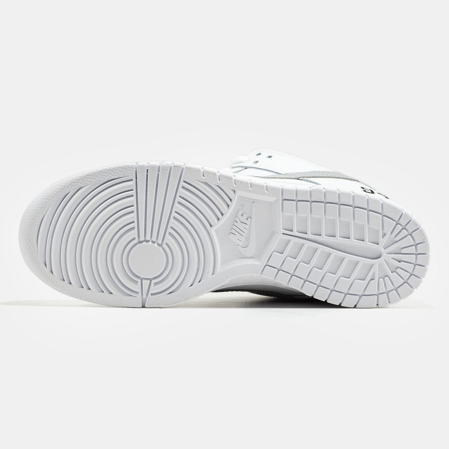 Nike SB Dunk Low x Supreme White Grey Logo