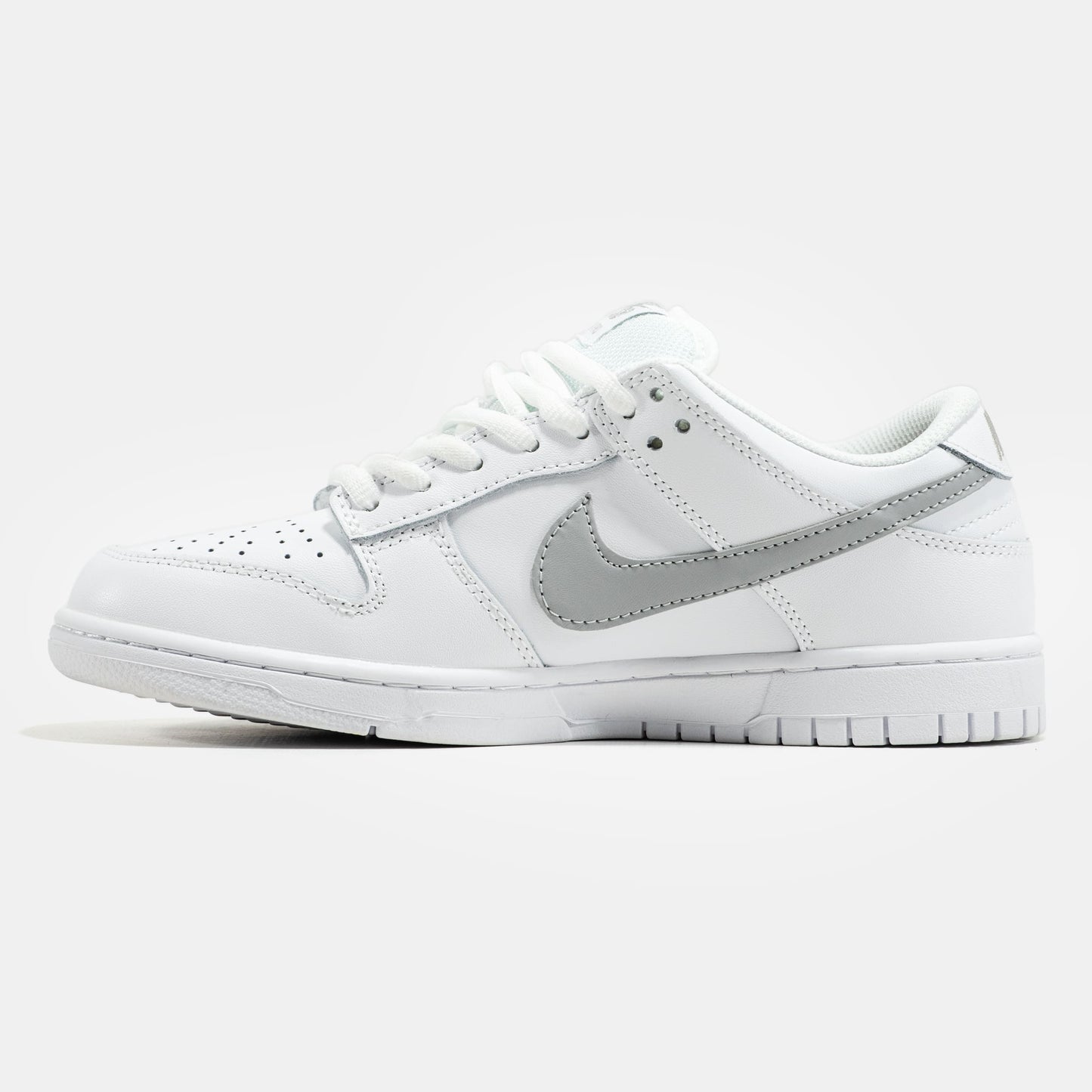 Nike SB Dunk Low x Supreme White Grey Logo