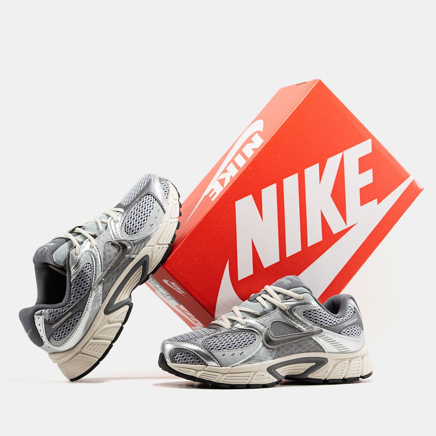 Nike V5 RNR All Grey / Cement Grey Fog Light Orewood Brown