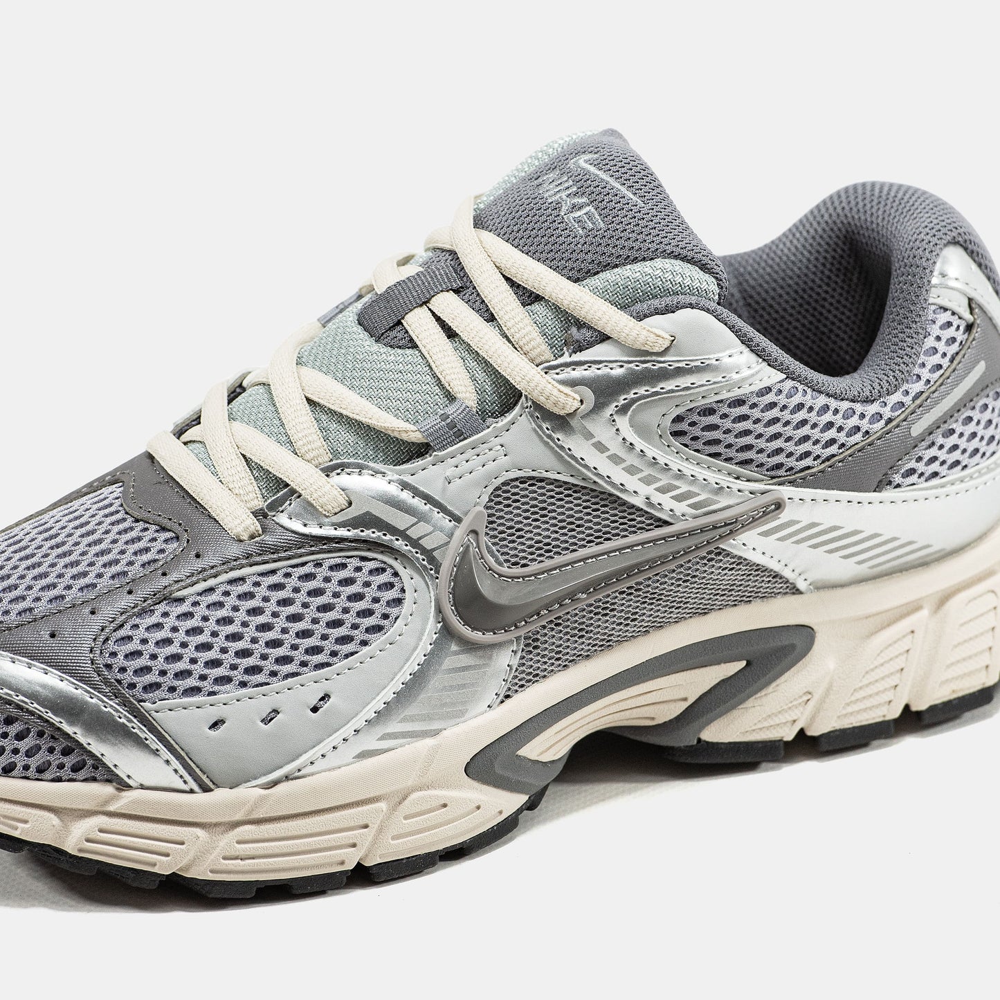 Nike V5 RNR All Grey / Cement Grey Fog Light Orewood Brown