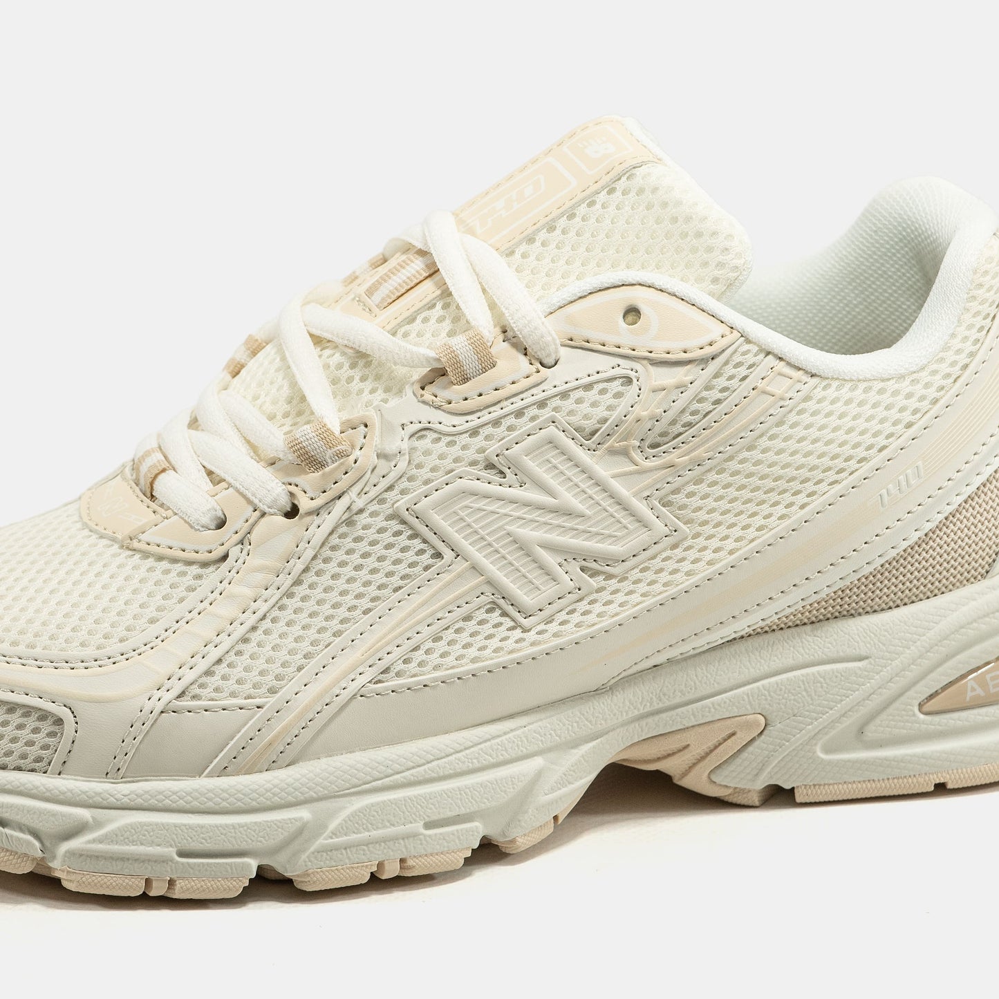 New Balance 740v2 Beige