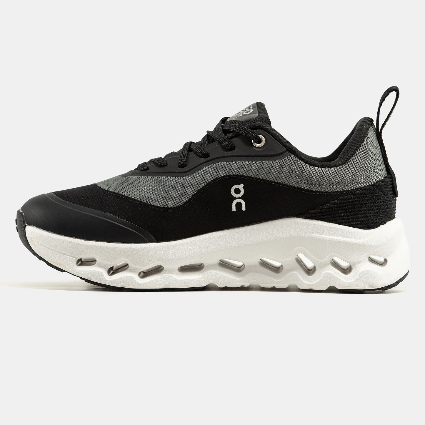 ON Cloudtilt x Loewe Black White