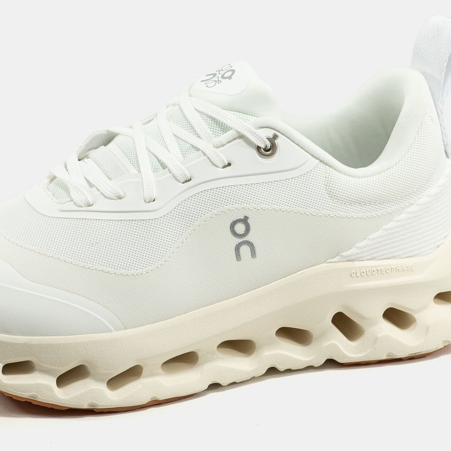 ON Cloudtilt x Loewe White