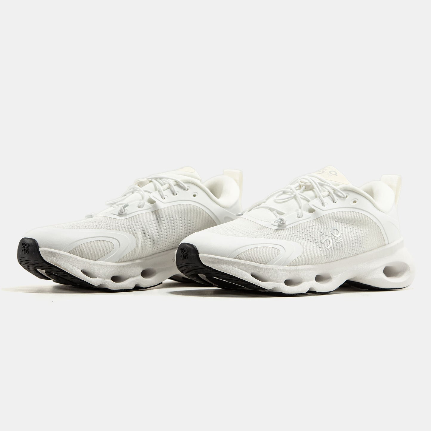 ON Cloudsolo x Loewe All White
